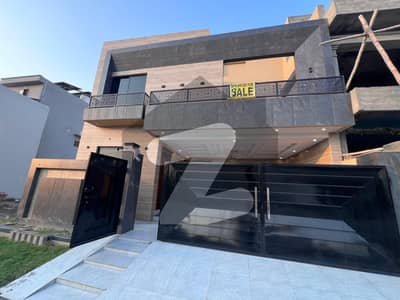 10 Marla Facing Park investor Rate House For Sale