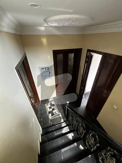 10 Marla uppar portion for rent