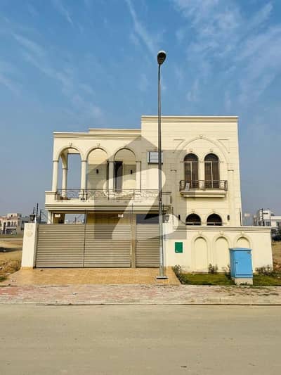 BANKERS AVENUE COOPERATIVE HOUSING SOCIETY BEDIAN ROAD  10 MARLA UP PORTION AVAILABLE ON RENT PRIME LOCATION