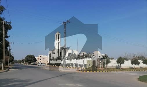 ازمیر ٹاؤن لاہور میں 7 مرلہ رہائشی پلاٹ 1.45 کروڑ میں برائے فروخت۔