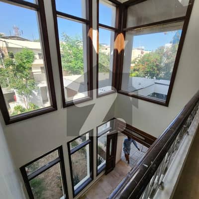666 yards bungalow renovated 5 bedrooms for rent 666 yards bungalow renovated 5 bedrooms for rent