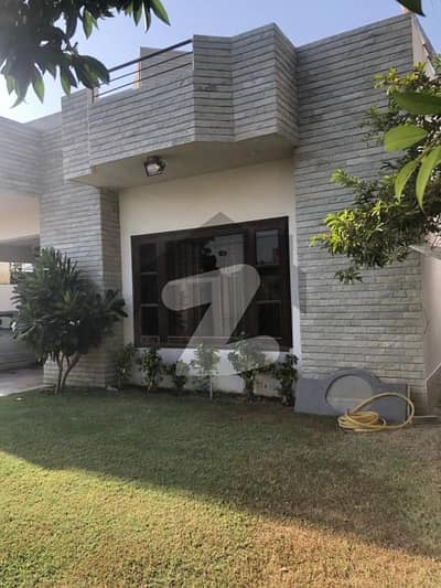 خیابانِ قاسم ڈی ایچ اے فیز 8,ڈی ایچ اے ڈیفینس,کراچی میں 3 کمروں کا 2 کنال بالائی پورشن 3.0 لاکھ میں کرایہ پر دستیاب ہے۔