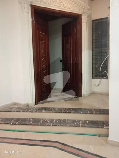 WELL MAINTANED GROUND FLOOR 3BED DD 400SQ YARD FOR RENT