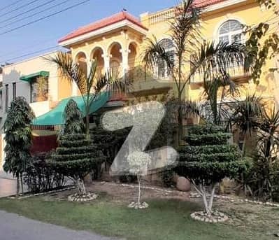 ڈی ایچ اے فیز 4 ڈیفنس (ڈی ایچ اے),لاہور میں 5 کمروں کا 11 مرلہ مکان 6.5 کروڑ میں برائے فروخت۔