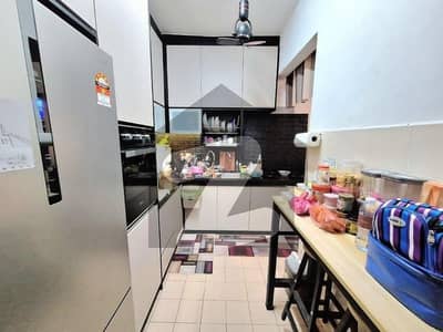 4 Bed Lounge Flat For Sale Prime Location