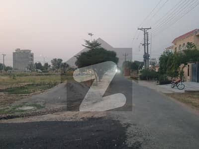 چنار باغ ۔ پنجاب بلاک چنار باغ,لاہور میں 1 کنال رہائشی پلاٹ 1.15 کروڑ میں برائے فروخت۔ چنار باغ ۔ پنجاب بلاک چنار باغ,لاہور میں 1 کنال رہائشی پلاٹ 1.15 کروڑ میں برائے فروخت۔