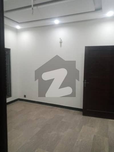 ڈی ایچ اے فیز 8 ڈیفنس (ڈی ایچ اے),لاہور میں 5 کمروں کا 2 کنال بالائی پورشن 1.6 لاکھ میں کرایہ پر دستیاب ہے۔