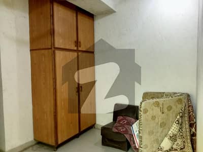 جوہر ٹاؤن فیز 2 - بلاک آر جوہر ٹاؤن فیز 2,جوہر ٹاؤن,لاہور میں 1 مرلہ Studio کمرہ 15.0 ہزار میں کرایہ پر دستیاب ہے۔