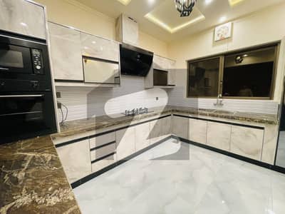 10 Marla House Available For Rent