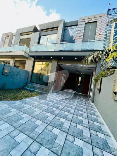 10 Marla Brand New Corner House For Rent Model Town Multan   . . . . . . Prime Location. . . . . . Model Town Multan