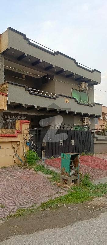 ای ۔ 11 اسلام آباد میں 6 کمروں کا 10 مرلہ مکان 7.5 کروڑ میں برائے فروخت۔