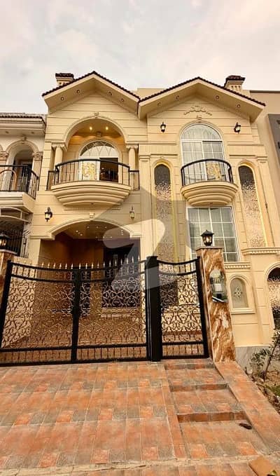 سٹی ہاؤسنگ فیز 1 - بلاک ڈی ڈی سٹی ہاؤسنگ ۔ فیز 1,سٹی ہاؤسنگ سوسائٹی,گوجرانوالہ میں 4 کمروں کا 5 مرلہ مکان 2.6 کروڑ میں برائے فروخت۔