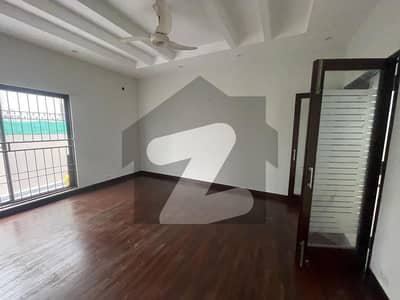 ڈی ایچ اے فیز 4 - بلاک ڈبل سی فیز 4,ڈیفنس (ڈی ایچ اے),لاہور میں 5 کمروں کا 1 کنال مکان 2.9 لاکھ میں کرایہ پر دستیاب ہے۔