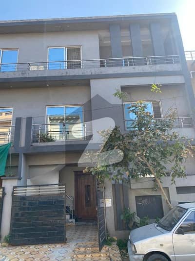 4.07 Marla Used House Available For Sale In Dream Avenue Lahore