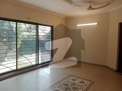 ڈی ایچ اے فیز 4 - بلاک ایفایف فیز 4,ڈیفنس (ڈی ایچ اے),لاہور میں 3 کمروں کا 1 کنال زیریں پورشن 1.4 لاکھ میں کرایہ پر دستیاب ہے۔