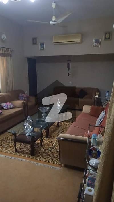 گلستانِِ جوہر ۔ بلاک 7 گلستانِ جوہر,کراچی میں 4 کمروں کا 10 مرلہ مکان 4.5 کروڑ میں برائے فروخت۔