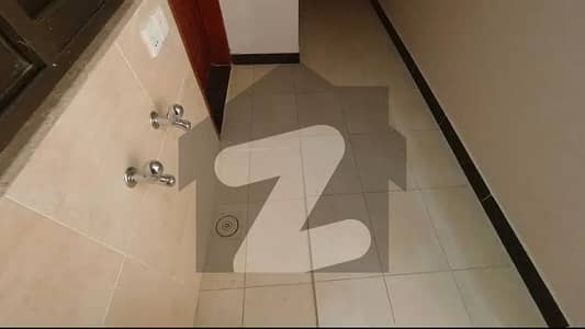 2600 Square Feet Spacious Flat Available In Askari 5 - Sector F For rent