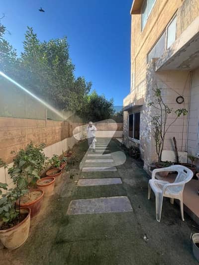 Prime Location 2700 Square Feet Flat For sale In Sea View Apartments Sea View Apartments In Only Rs. 80000000