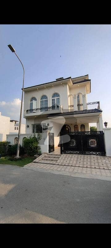 ڈی ایچ اے 9 ٹاؤن ڈیفنس (ڈی ایچ اے),لاہور میں 4 کمروں کا 8 مرلہ مکان 1.6 لاکھ میں کرایہ پر دستیاب ہے۔