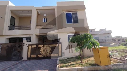 بحریہ ٹاؤن فیز 8 ۔ بلاک ایم بحریہ ٹاؤن فیز 8,بحریہ ٹاؤن راولپنڈی,راولپنڈی میں 3 کمروں کا 5 مرلہ مکان 2.2 کروڑ میں برائے فروخت۔