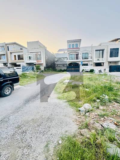 4.4 Marla Top Category Plot Available For Sale With Extra Land