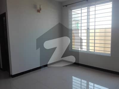 7 Marla House Ideally Situated In Satellite Town - Block B For Rent