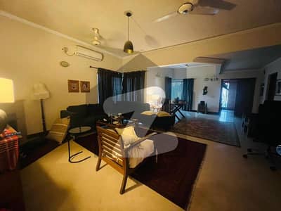 01 Kanal Designer Luxury Upper Portion Available For Rent