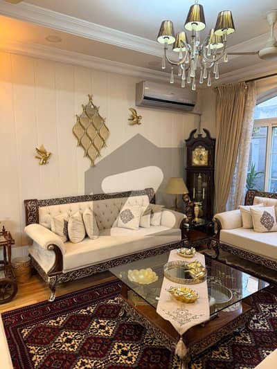 BEAUTIFUL LOCATION FURNISHED UPPER PORTION LIKE BRAND NEW FOR RENT