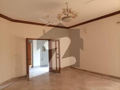 01 KANAL DESIGNER LUXURY UPPER PORTION LOWER PORTION LOCKED AVAILABLE FOR RENT