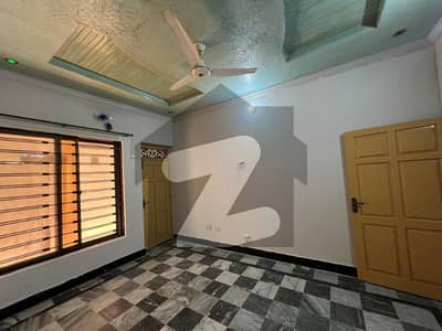 GROUND PORTIOM FOR RENT 10 MARLA
