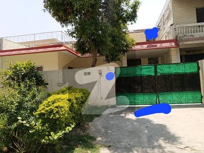 40*80 Cda Transfer Top Location House Available In G-9-3 Near Service Road Near Metro Station