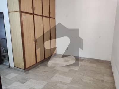 UNFURNISHED 01 BEDROOM WITH ATTACH BATHROOM AVAILABLE FOR RENT ONLY FOR MALE BACHLORS