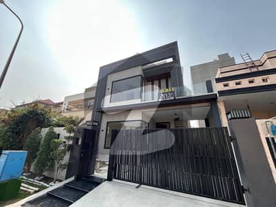 "Spacious 5 Marla Residence Available For Sale "Spacious 5 Marla Residence Available For Sale