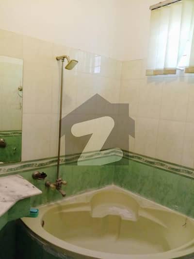 f11 size 500 upper poetion 3beds Rent 155000 Real pic