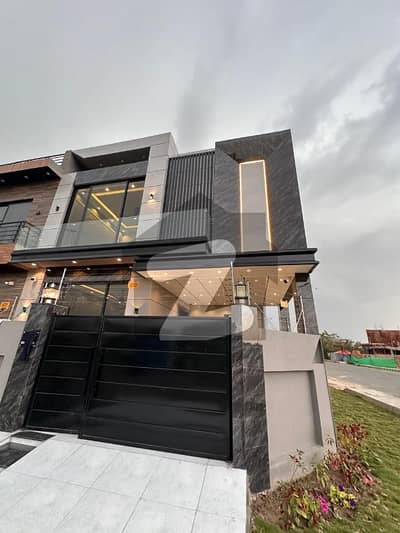 DHA 9 Town House For Sale Sized 5 Marla