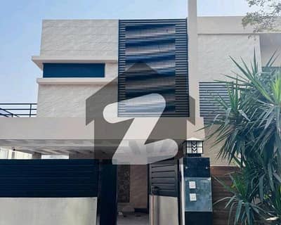ڈی ایچ اے فیز 6 - بلاک ایچ فیز 6,ڈیفنس (ڈی ایچ اے),لاہور میں 5 کمروں کا 1 کنال مکان 11.99 کروڑ میں برائے فروخت۔