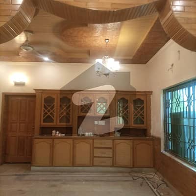جی ۔ 11 اسلام آباد میں 5 کمروں کا 8 مرلہ مکان 2.1 لاکھ میں کرایہ پر دستیاب ہے۔