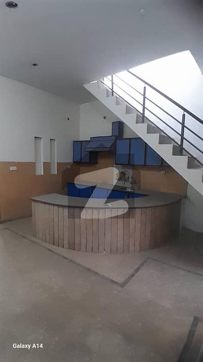 3 room house with gas, water, and electricity available. Located in a good area, ideal for comfortable family living and daily needs.