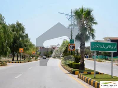 a triple story building is available for sale on pwd road rent out to school