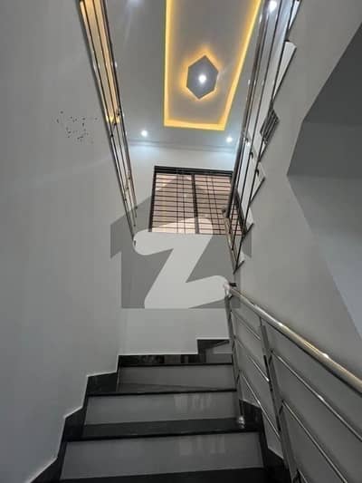 272sq Yd 4 &Amp; 5 Bedrooms Luxury Villa FOR Rent. Adjacent To Jinnah Avenue, Easy Access To Entrance Facing GRAND MOSQUE. All Facilities Nearby And Utilities Present.
