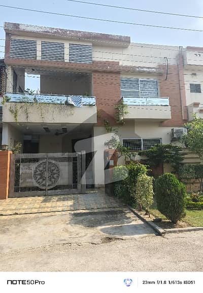 6 Marla Used House Available in DC Colony