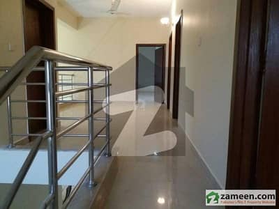 کریک وسٹا ڈی ایچ اے فیز 8,ڈی ایچ اے ڈیفینس,کراچی میں 4 کمروں کا 1 کنال پینٹ ہاؤس 4.25 لاکھ میں کرایہ پر دستیاب ہے۔