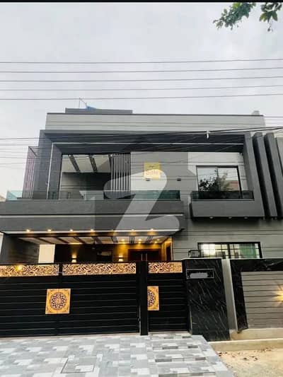 Exquisite 10 Marla Modern Residence for Sale UET (Near NFC), Lahore