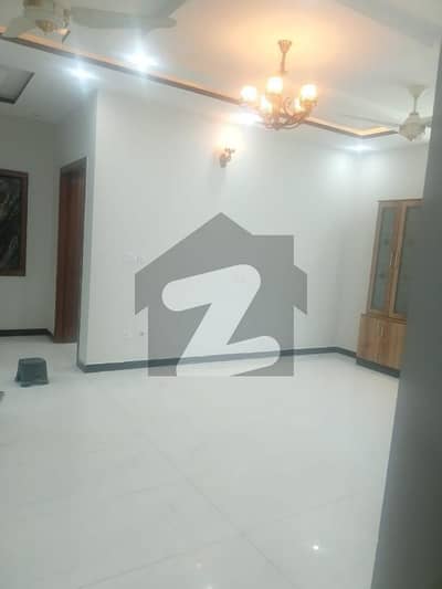 جی ۔ 13 اسلام آباد میں 7 کمروں کا 10 مرلہ مکان 2.8 لاکھ میں کرایہ پر دستیاب ہے۔