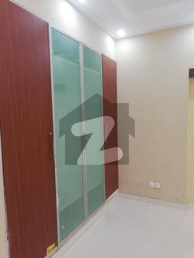 JOHAR TOWN 1 KANAL CORNAR HOUSE FOR SALE HOT LOCTION