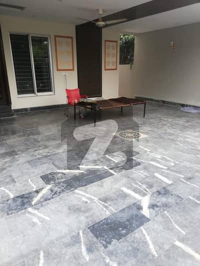 JOHAR TOWN 1 KANAL CORNAR HOUSE FOR SALE HOT LOCTION