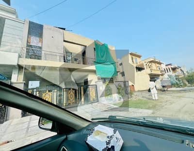 10 Marla slightly use house in LDA Avenue-1 M block
