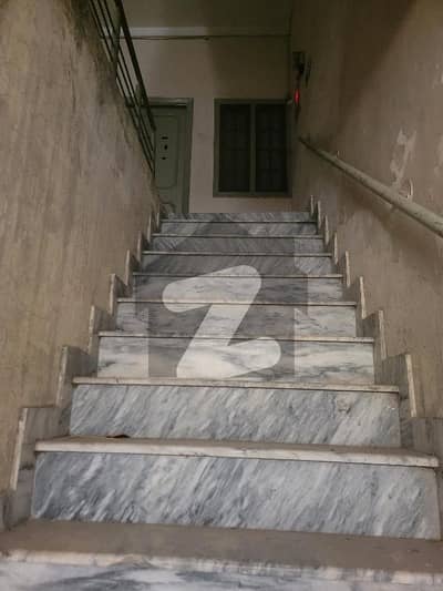 مدینہ ٹاؤن فیصل آباد میں 1 مرلہ Studio مکان 15.0 ہزار میں کرایہ پر دستیاب ہے۔