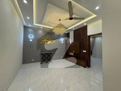 10 Marla upper Portion for rent hot location bahria town