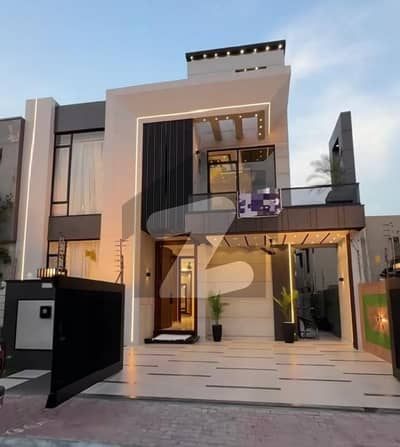 Top city 10 Marla house for rent